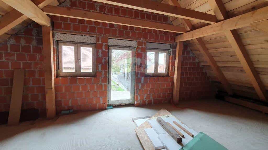 σπίτι σε Ravna Gora, Primorsko-Goranska Zupanija 12032738