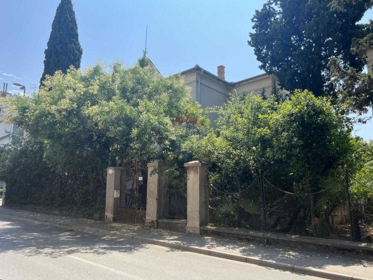 жилой дом в Pula, Istarska županija 12032740
