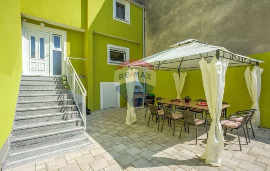 casa en Pula, Istarska županija 12032813