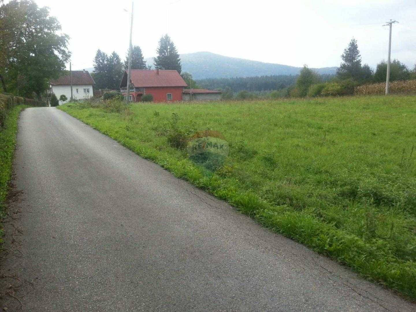 Land in Josipdol, Karlovacka Zupanija 12032926