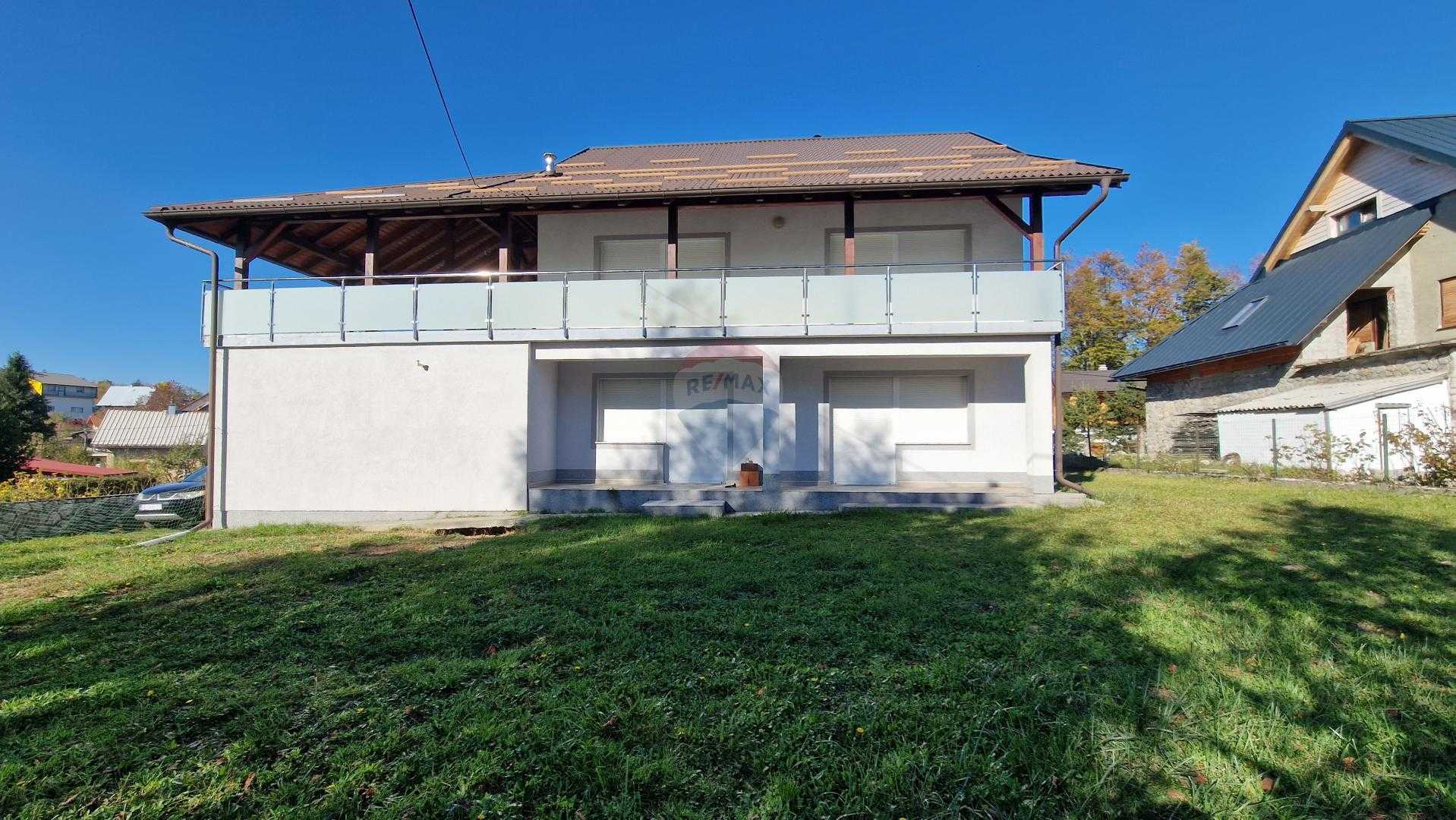 casa en Fuzine, Primorsko-Goranska Županija 12033087