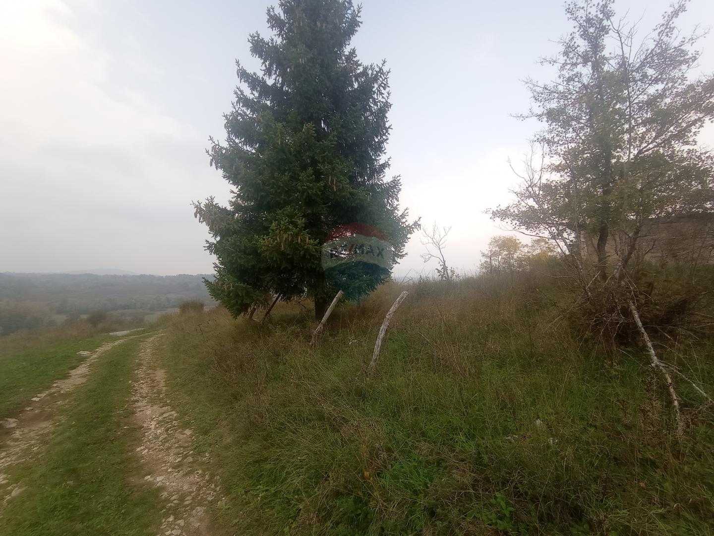 土地 在 Rakovica, Karlovacka Zupanija 12033106
