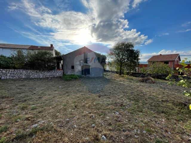 House in Dobrinj, Primorsko-Goranska Zupanija 12033124