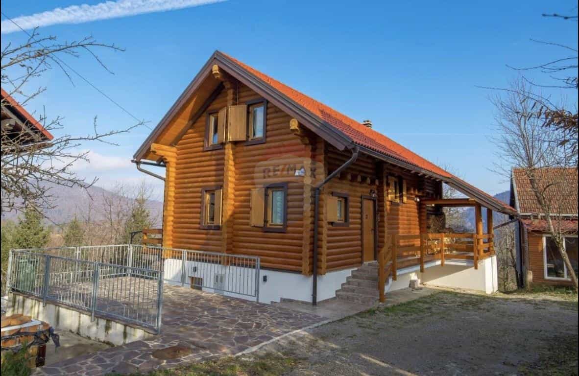 房子 在 Delnice, Primorsko-Goranska Zupanija 12033138