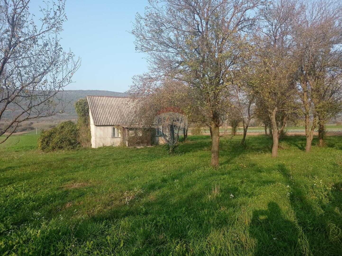 房子 在 Brlog, Ličko-senjska županija 12033192