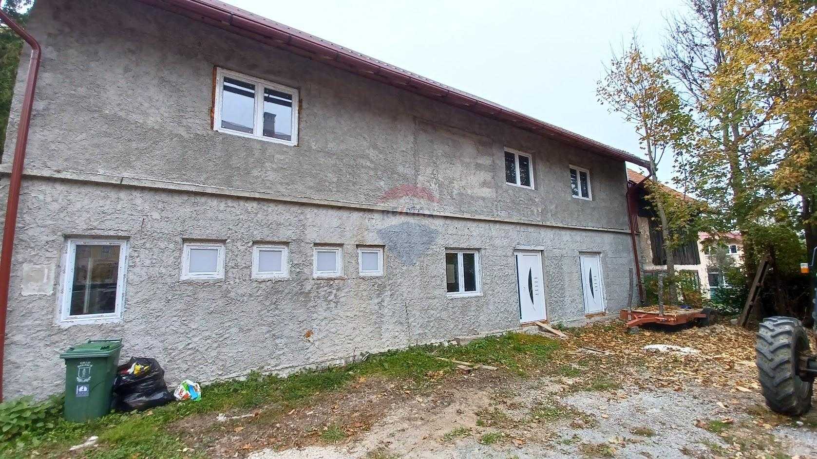 मकान में Delnice, Primorsko-goranska županija 12033220