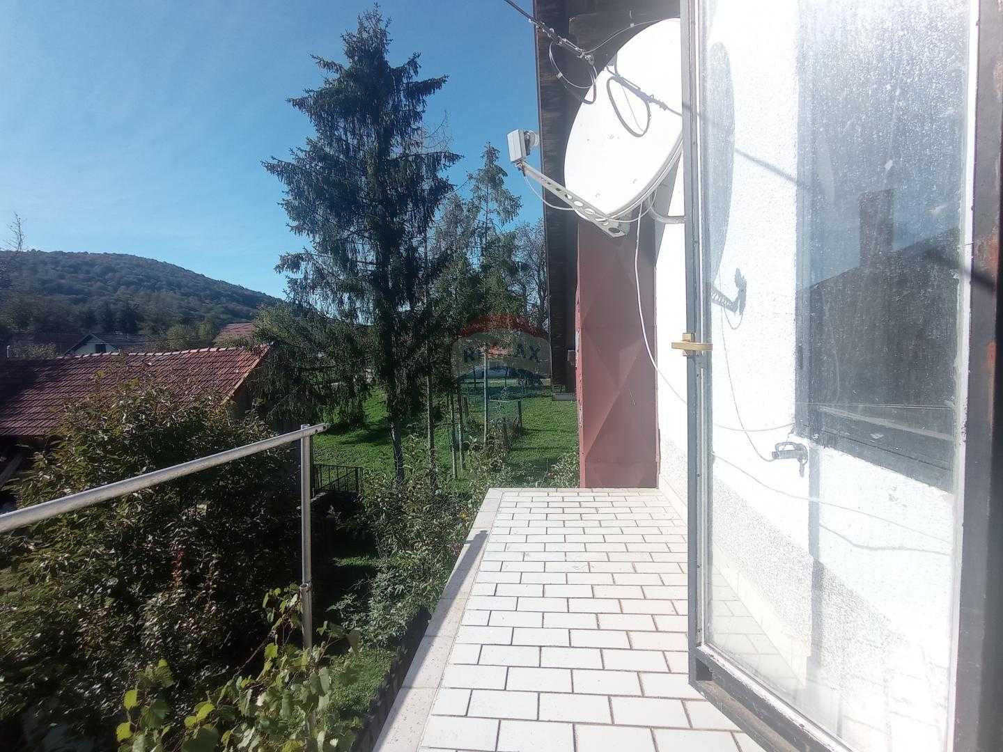 房子 在 Carevo Polje, Karlovačka županija 12033260