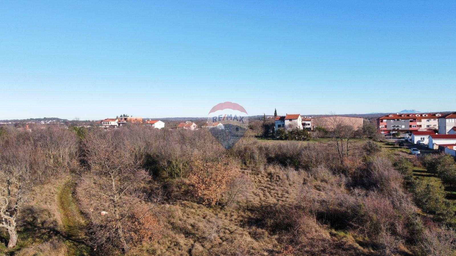 Land in Pula, Istria County 12033311