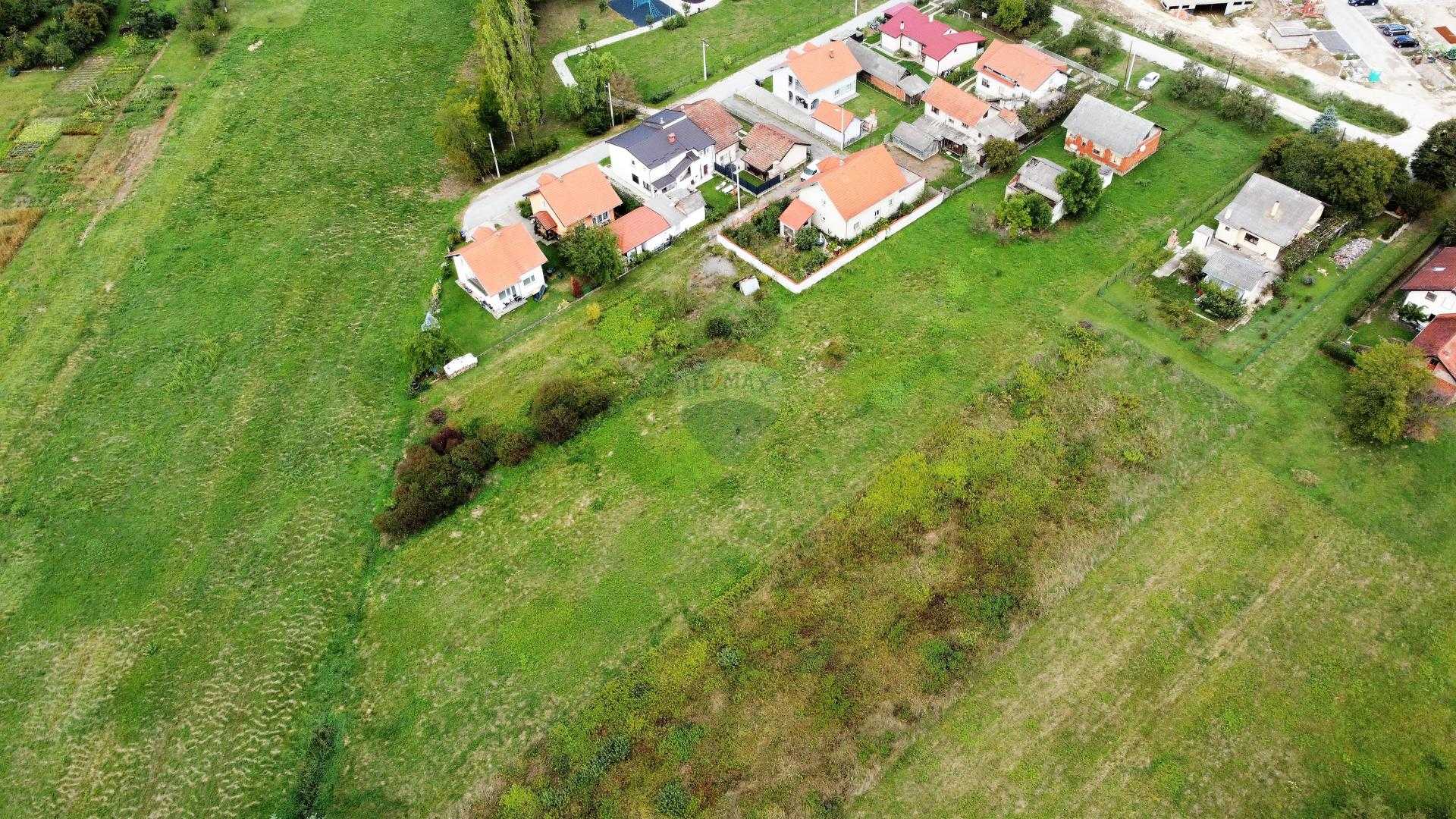 Tanah dalam Dumovec, Zagreb, Grad 12033348