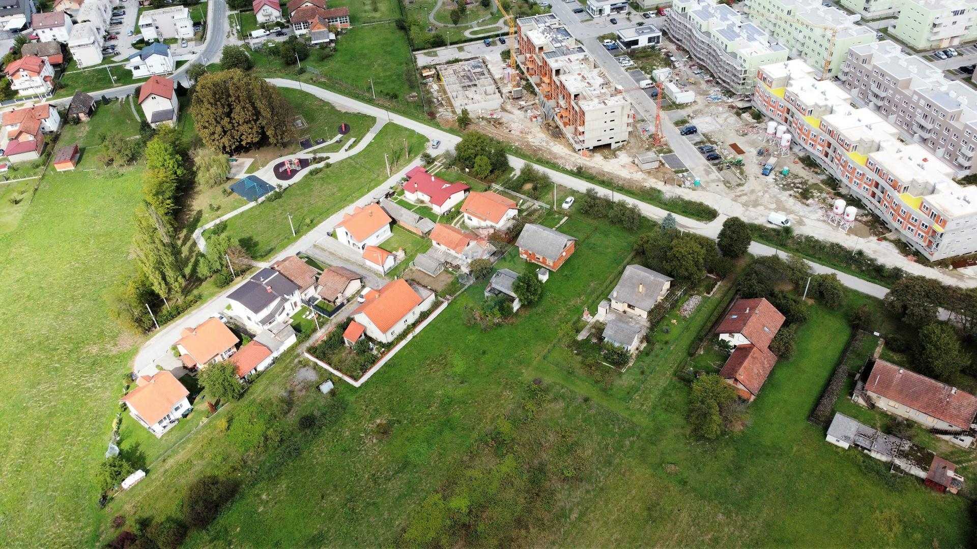 Land in Sesvete, Grad Zagreb 12033348