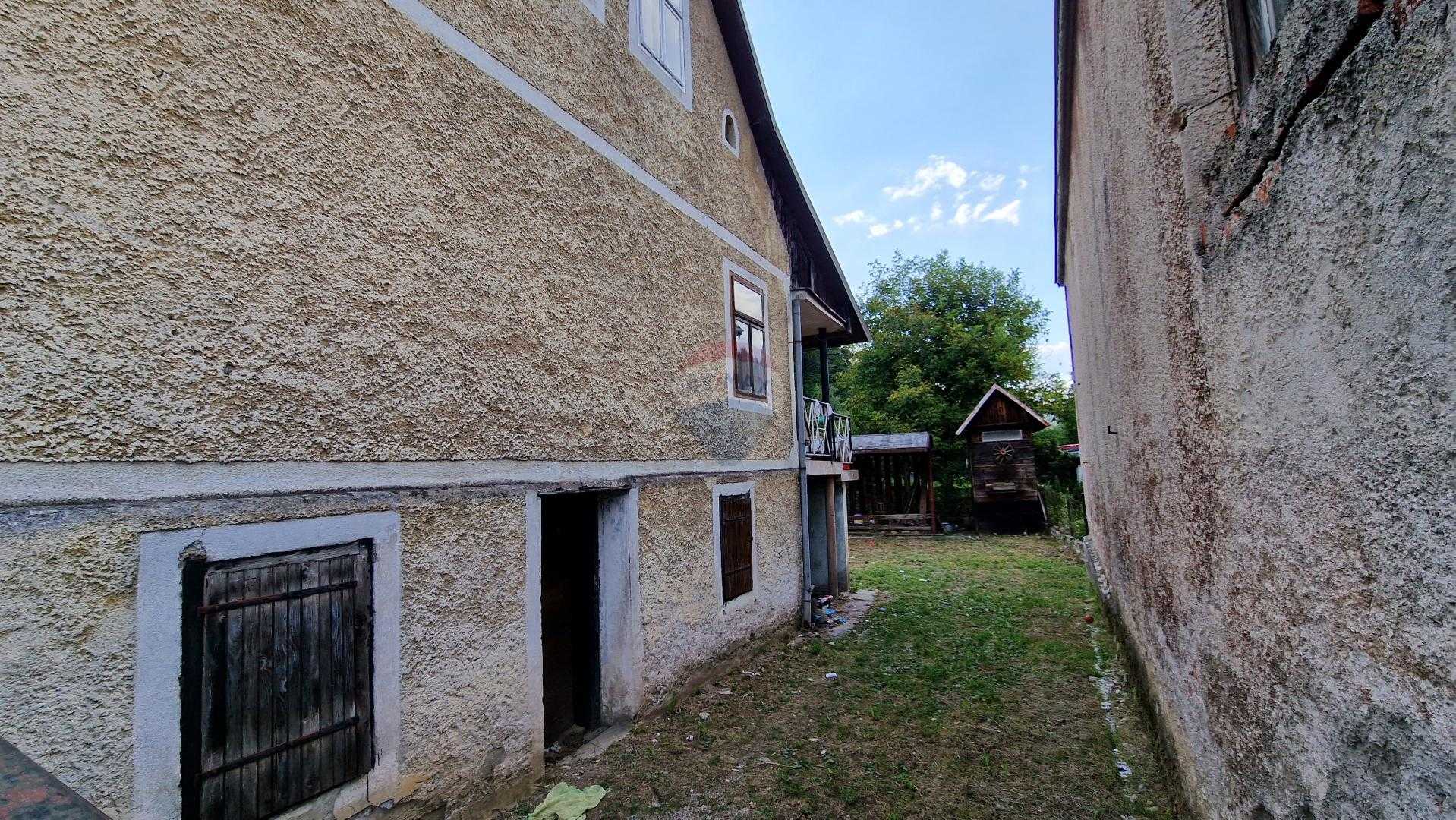 房子 在 Moravice, Primorsko-goranska županija 12033500