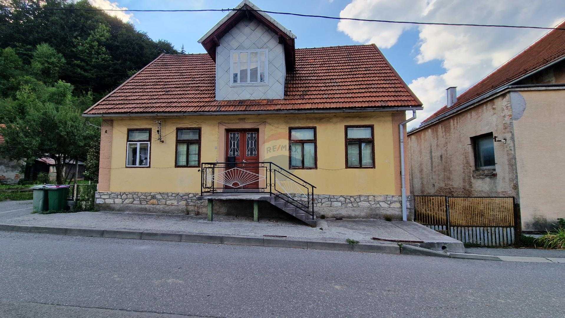 房子 在 Moravice, Primorsko-goranska županija 12033500