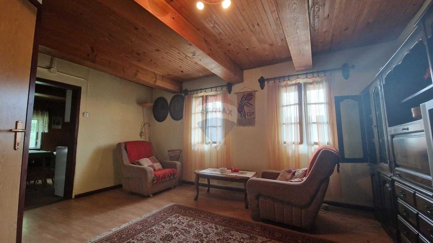 집 에 브르보프스코, 프리모르스코-고란스카 주파니야 12033545