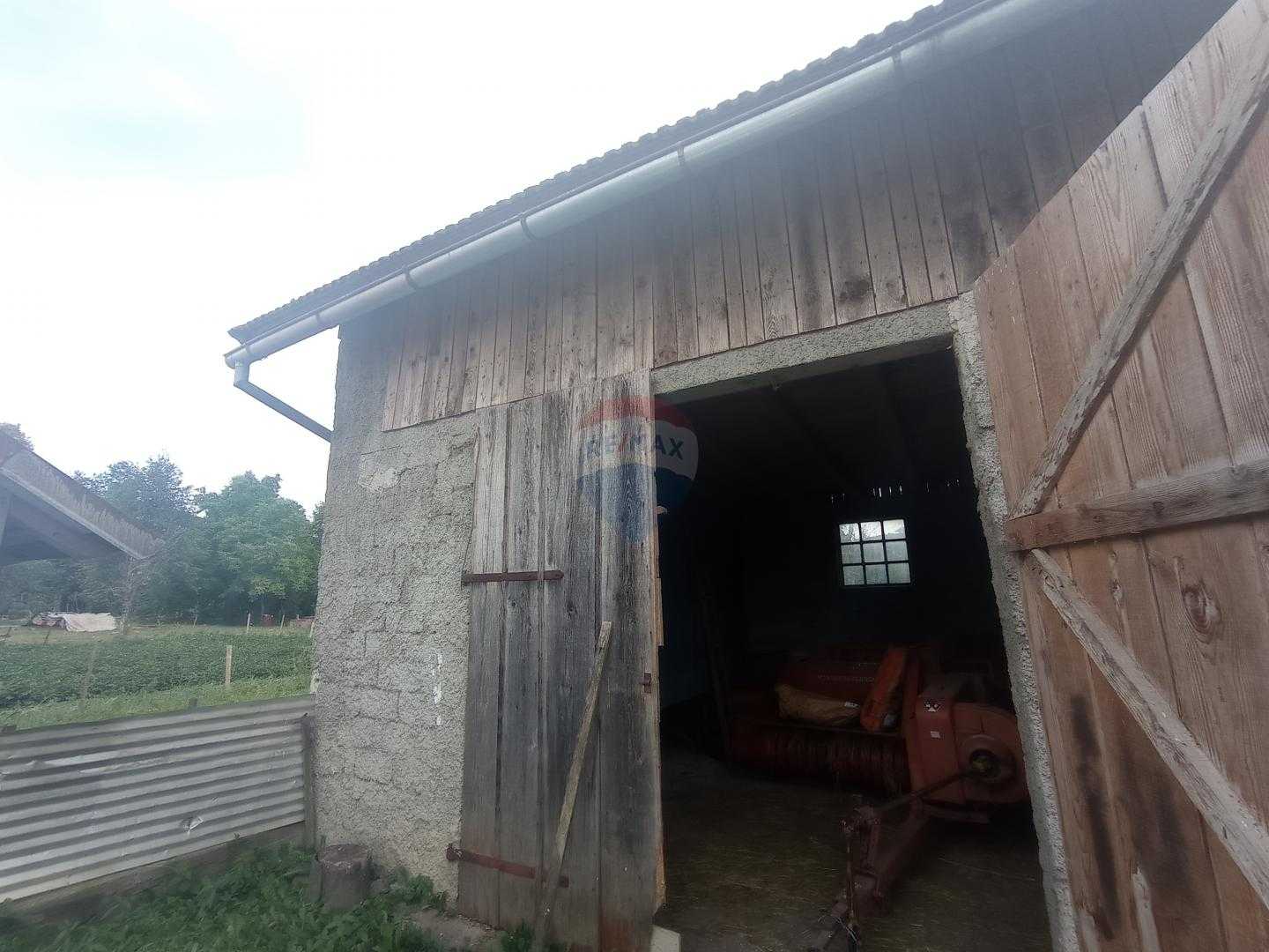 집 에 Vrbovsko, Primorsko-goranska županija 12033548