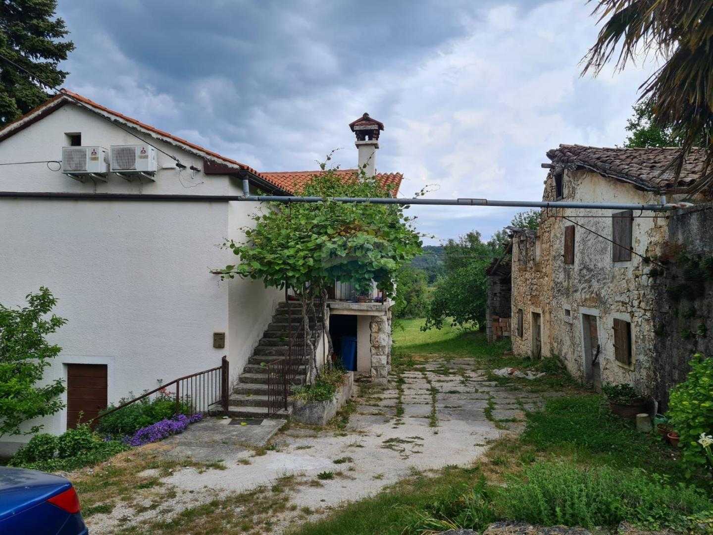 casa en Pazín, Istarska Županija 12033580