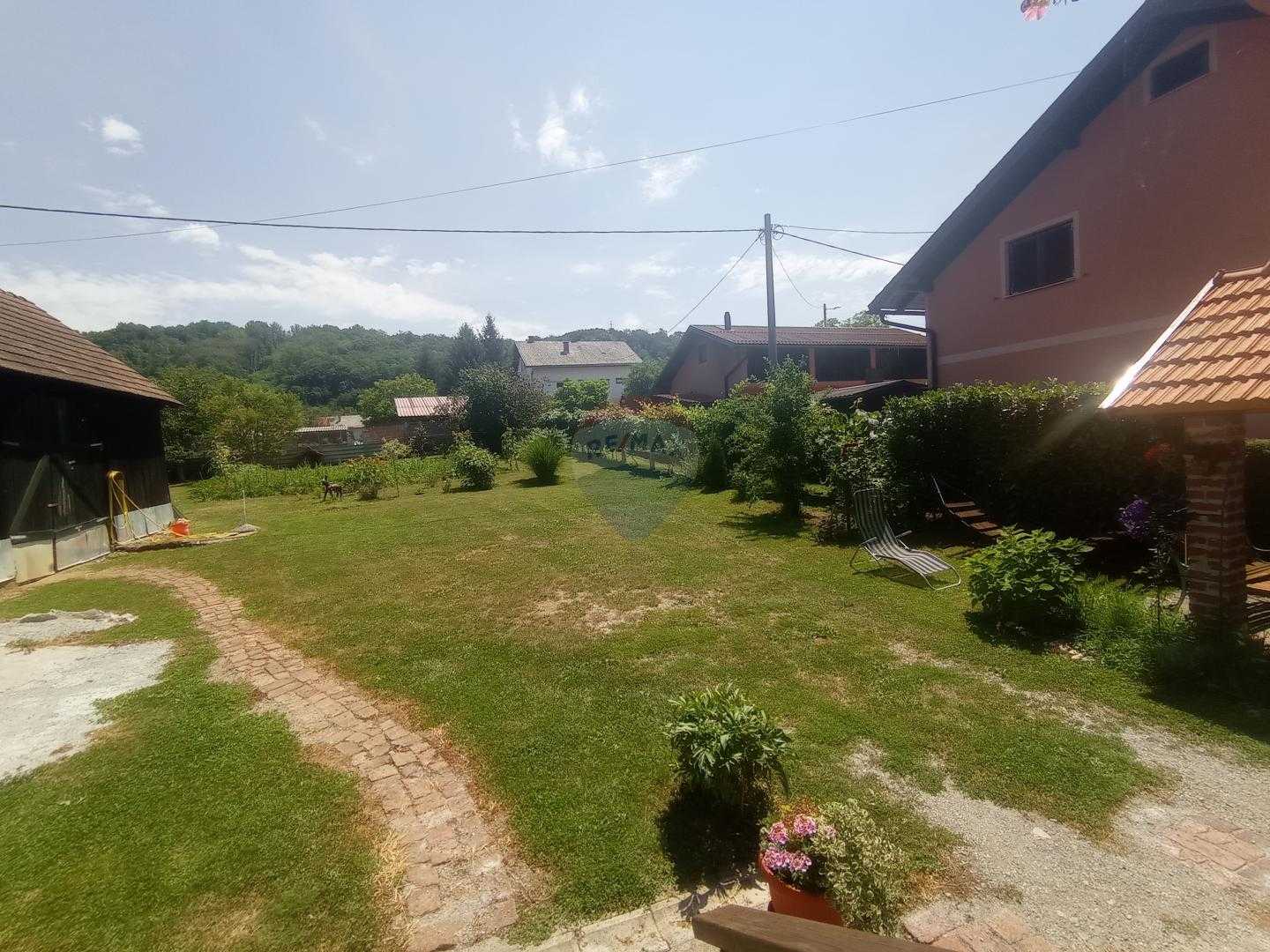 жилой дом в Donje Mrzlo Polje Mrežničko, Karlovačka županija 12033728