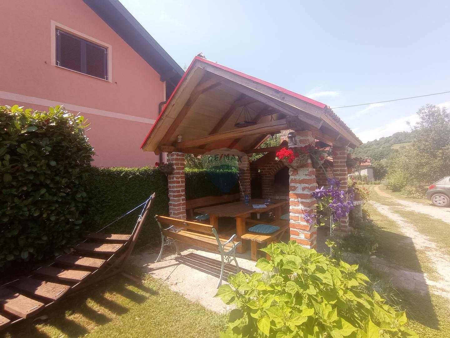 жилой дом в Donje Mrzlo Polje Mrežničko, Karlovačka županija 12033728