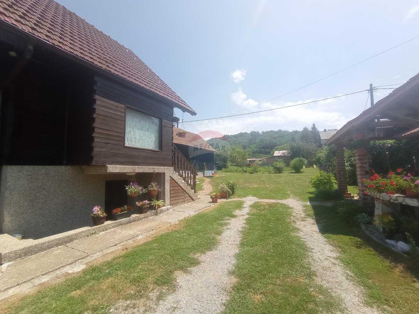 casa en Duga Resa, Karlovačka Županija 12033728
