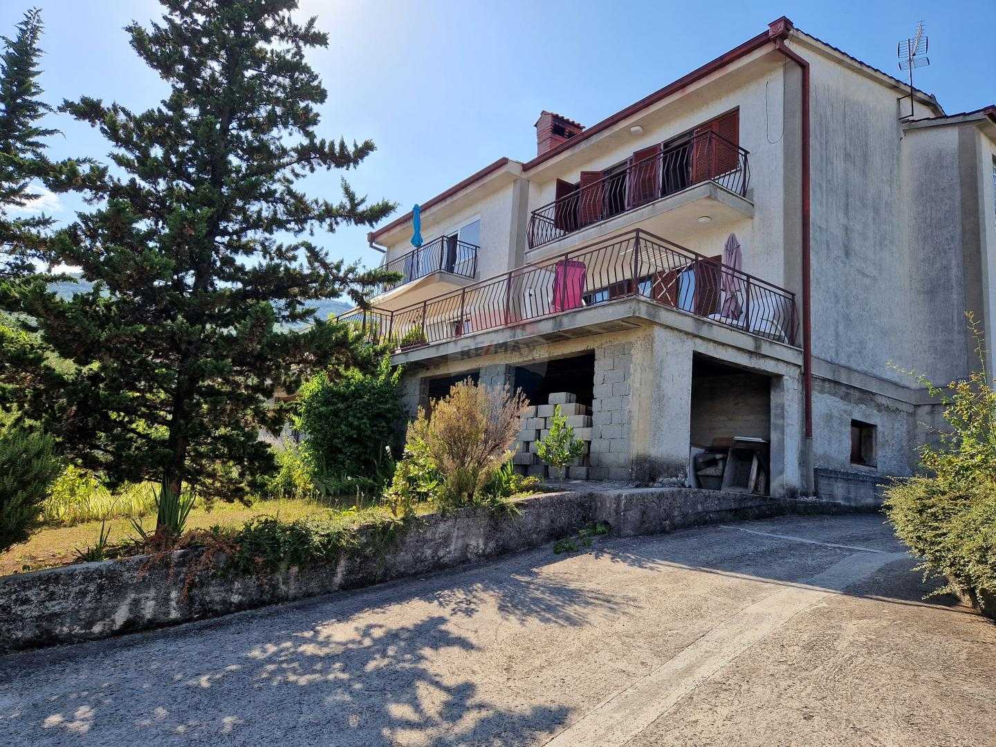 House in Matulji, Primorsko-Goranska Zupanija 12033764