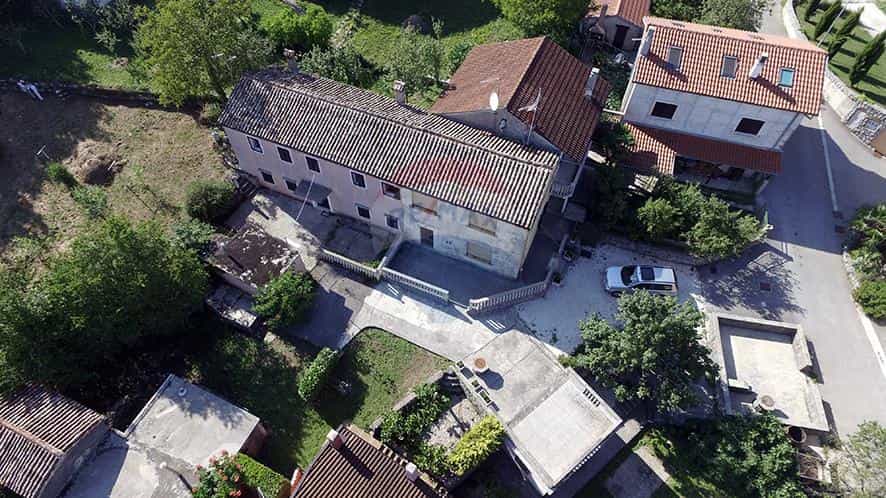 집 에 Mučići, Primorsko-goranska županija 12033931