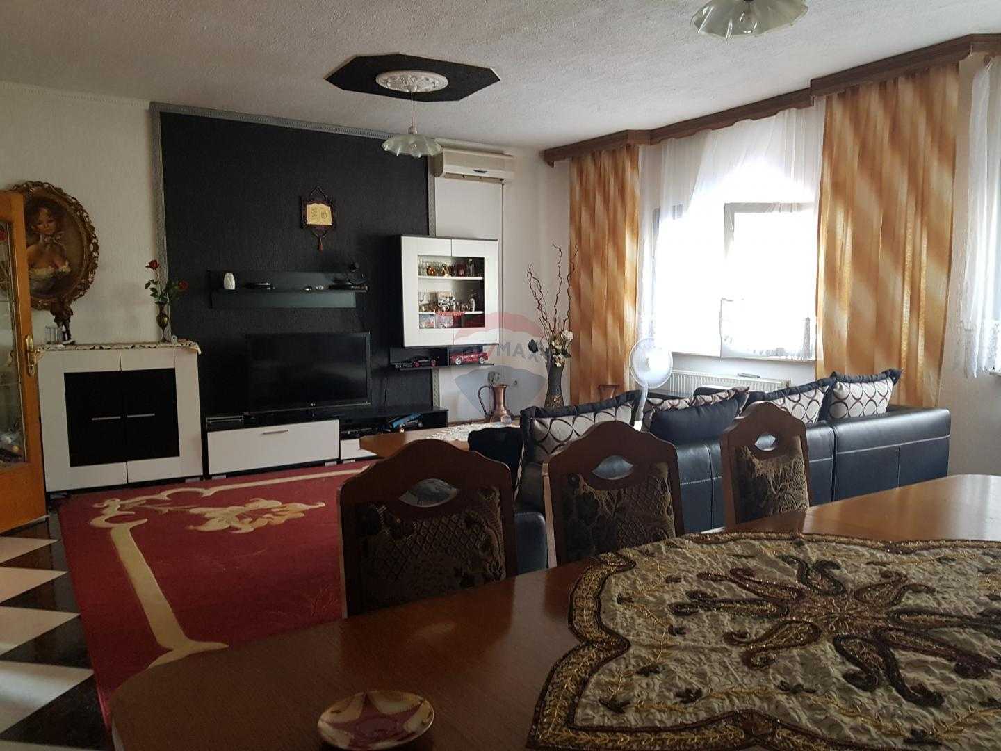 Casa nel Sesvete, Zagabria, Laurea 12034048