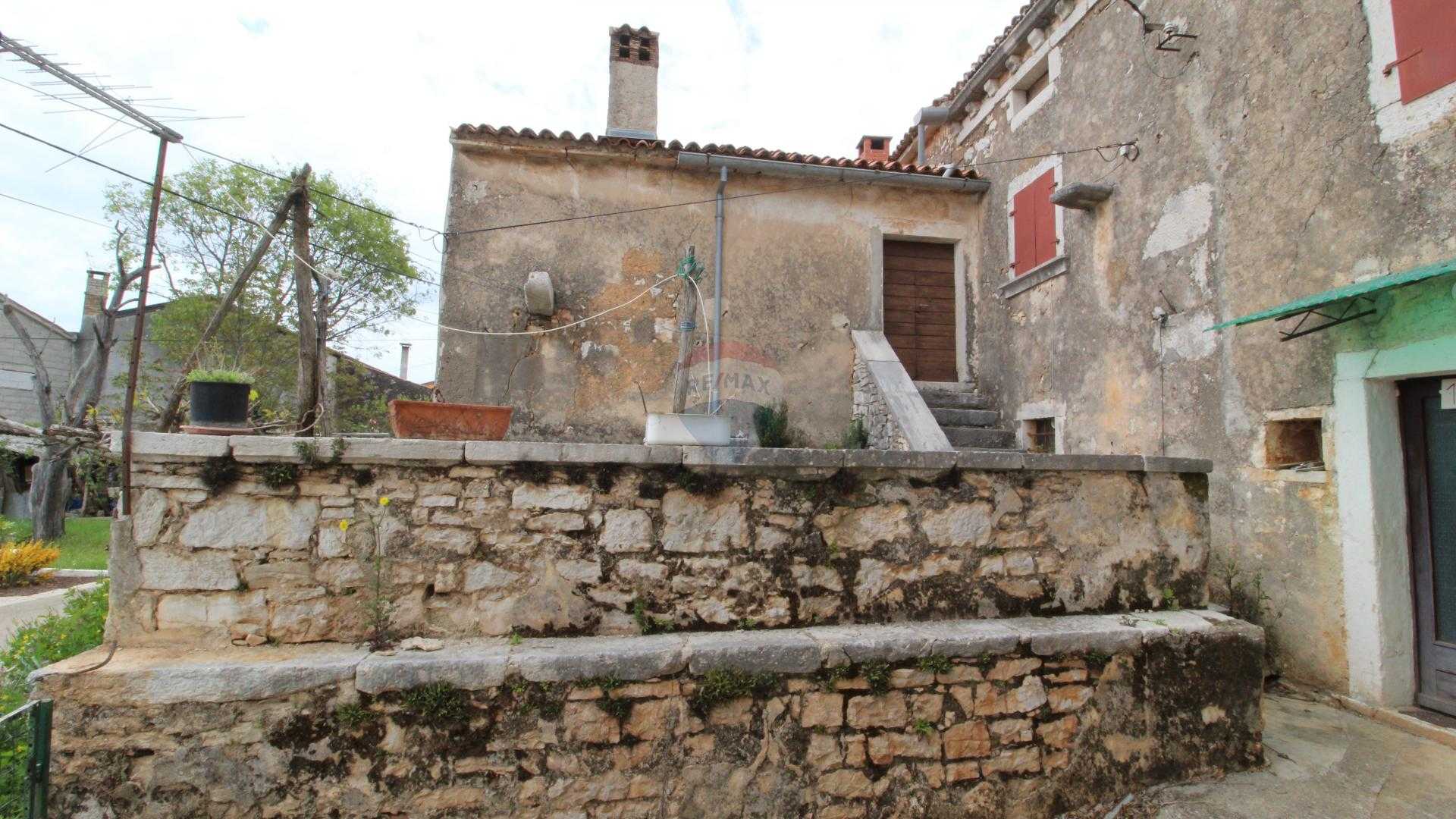 жилой дом в Kaštelir, Istarska županija 12034135
