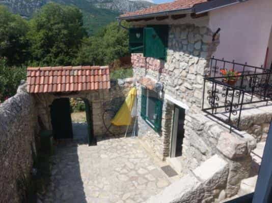 房子 在 Tribalj, Primorsko-goranska županija 12034202