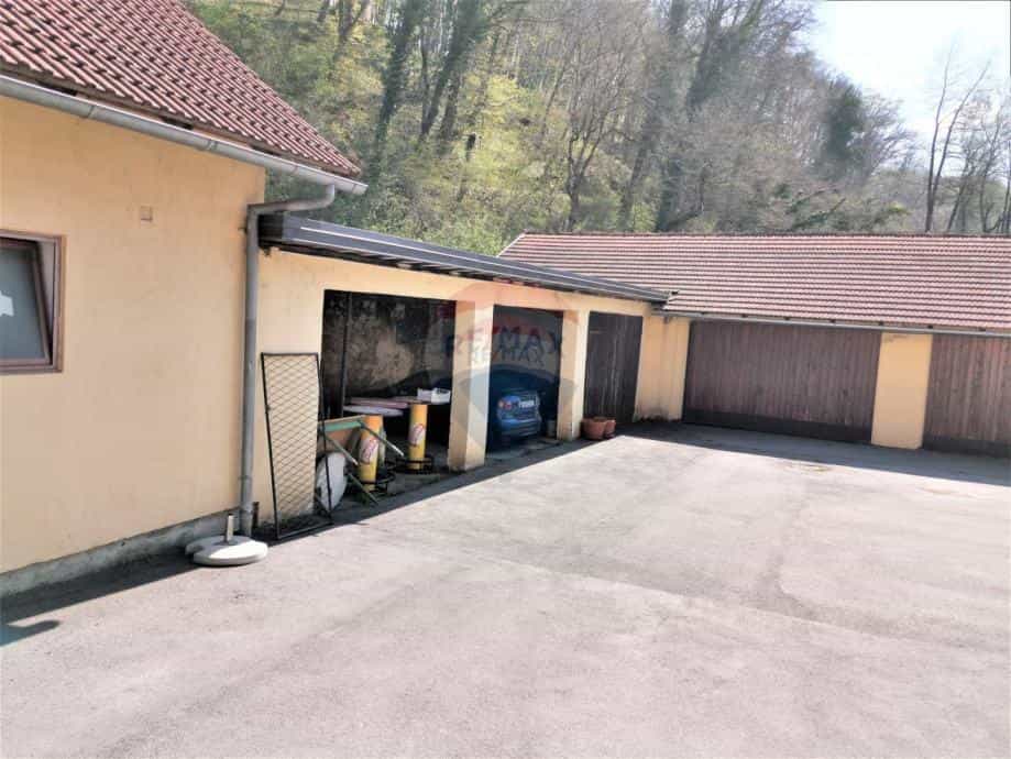 жилой дом в Krnjak, Karlovačka županija 12034256