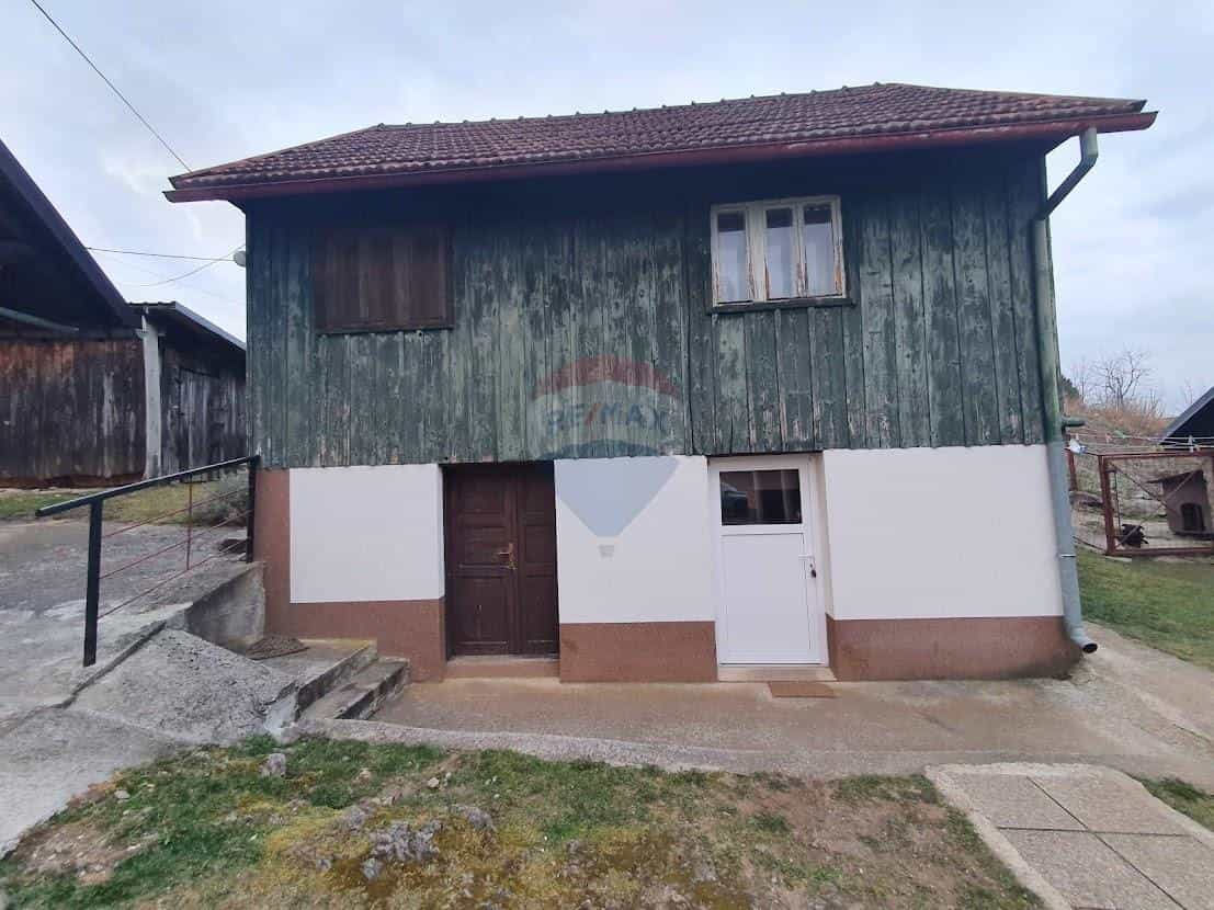집 에 Gomirje, Primorsko-goranska županija 12034286
