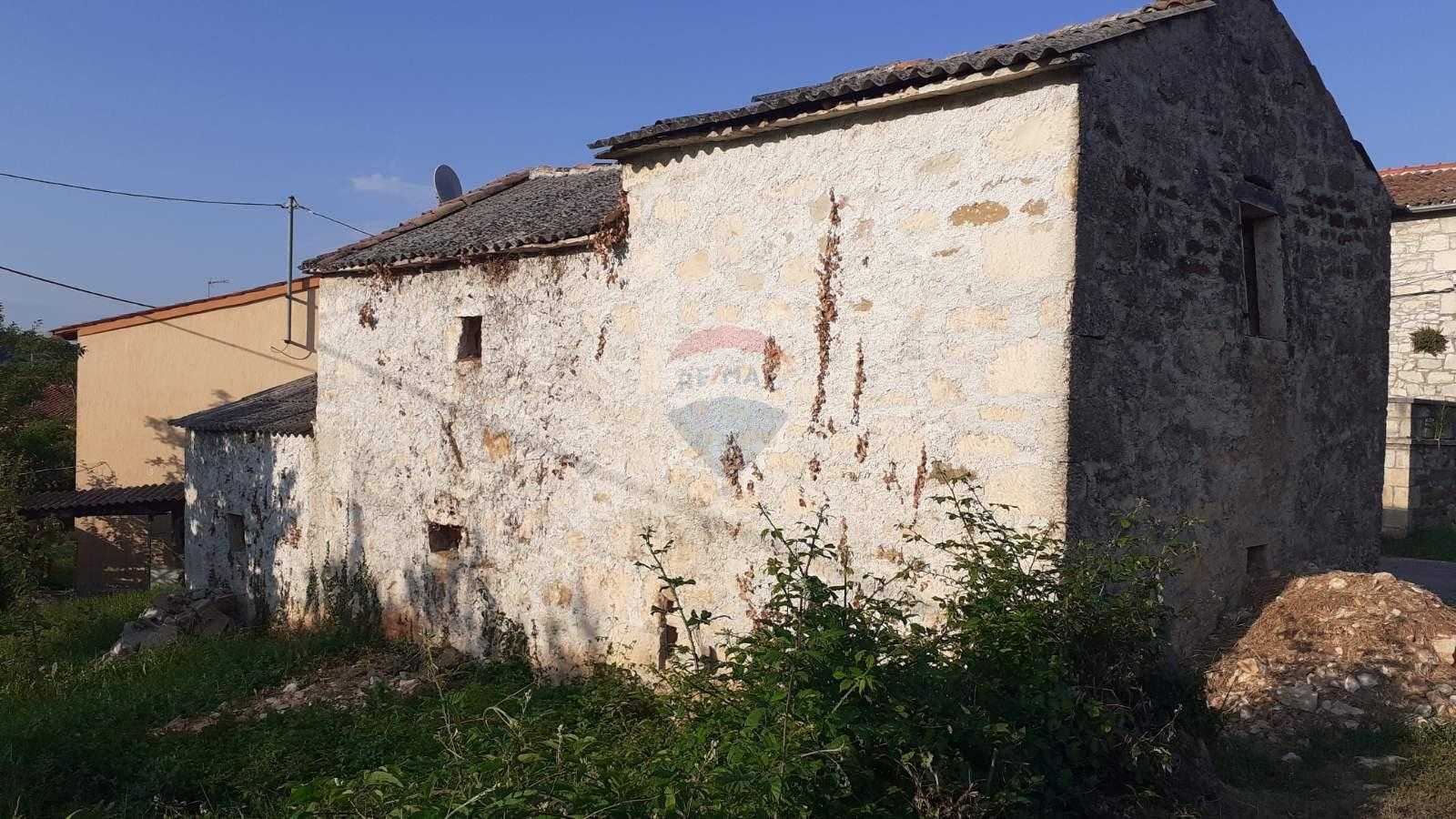 房子 在 Karojba, Istarska Zupanija 12034791
