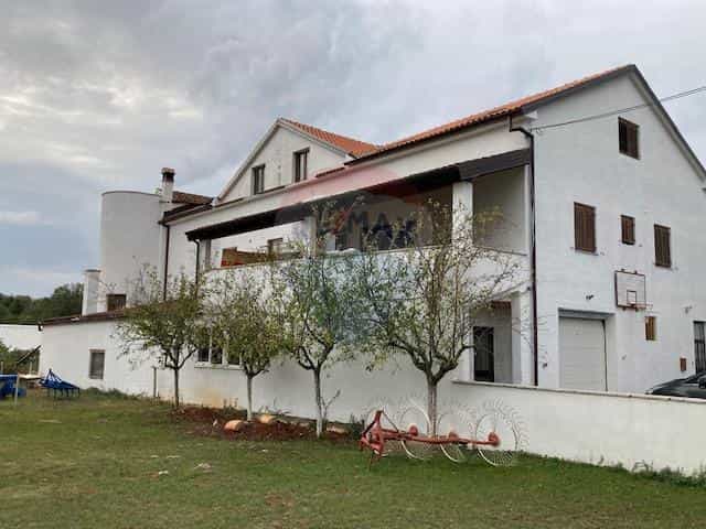 Huis in Sveti Lovrec Pazenaticki, Istarska Zupanija 12034815