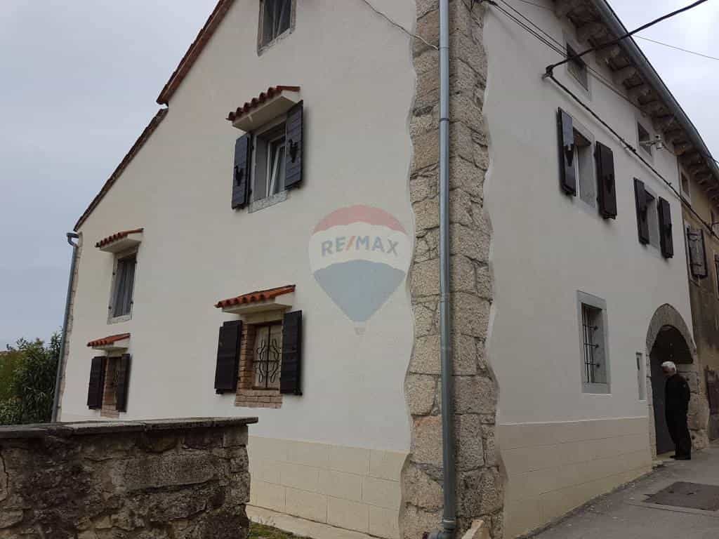 Hus i Vizinada, Istarska Zupanija 12034820
