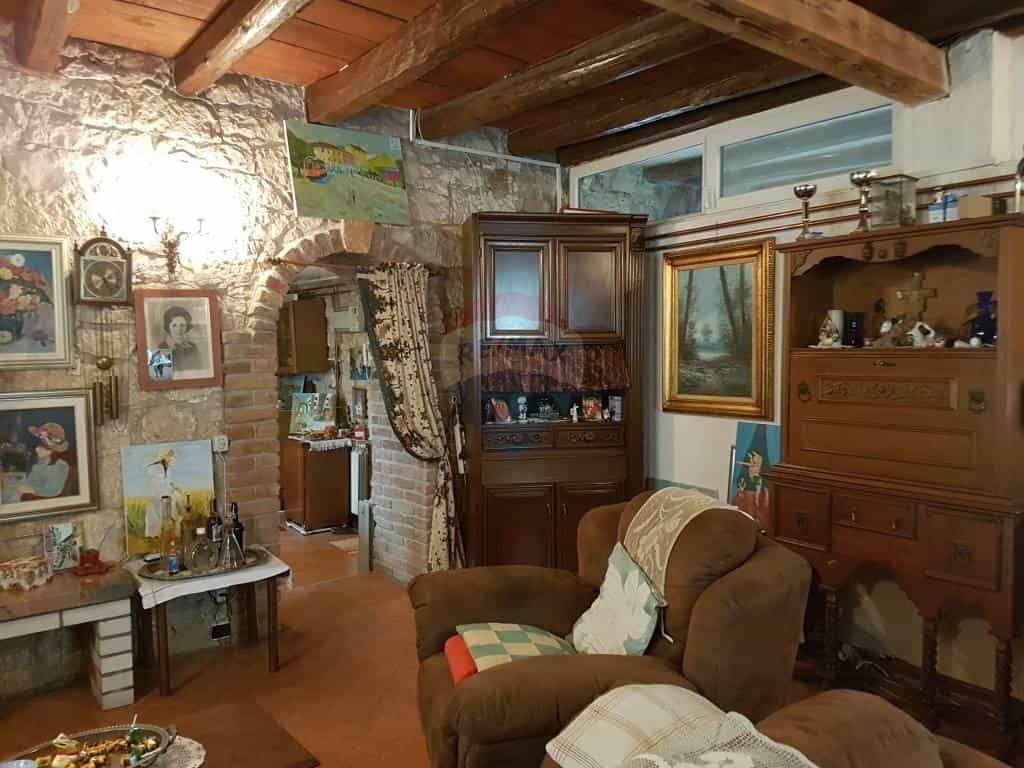 房子 在 Vižinada, Istarska županija 12034820