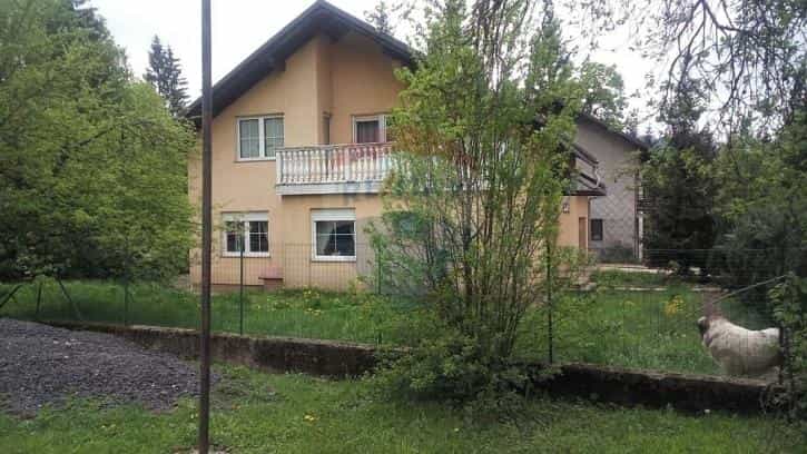 Hus i Delnice, Primorsko-Goranska Zupanija 12034827