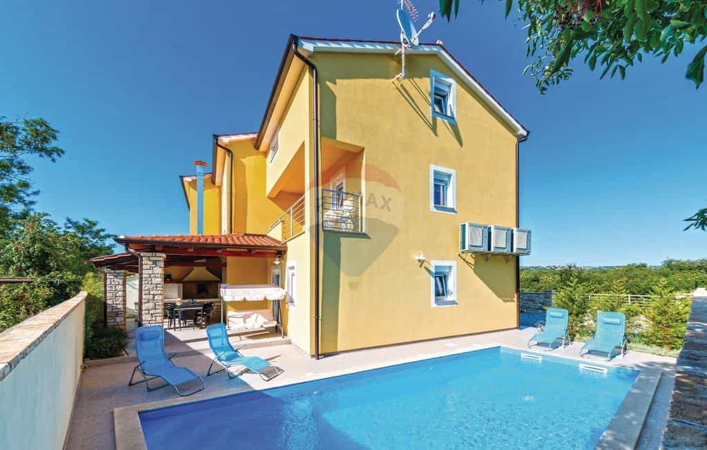 House in Tar, Istarska Zupanija 12034847