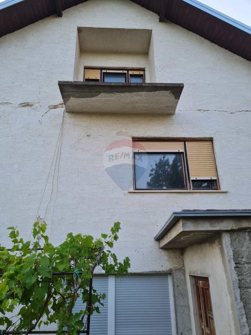 Haus im Cucerje, Zagreb, Grad 12034881