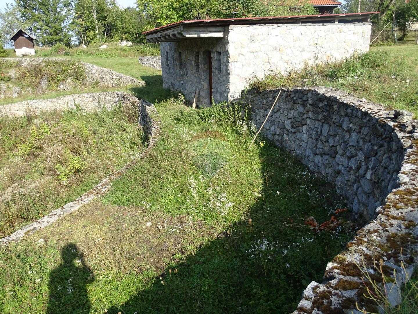 土地 在 Brod Moravice, Primorsko-Goranska Zupanija 12034900