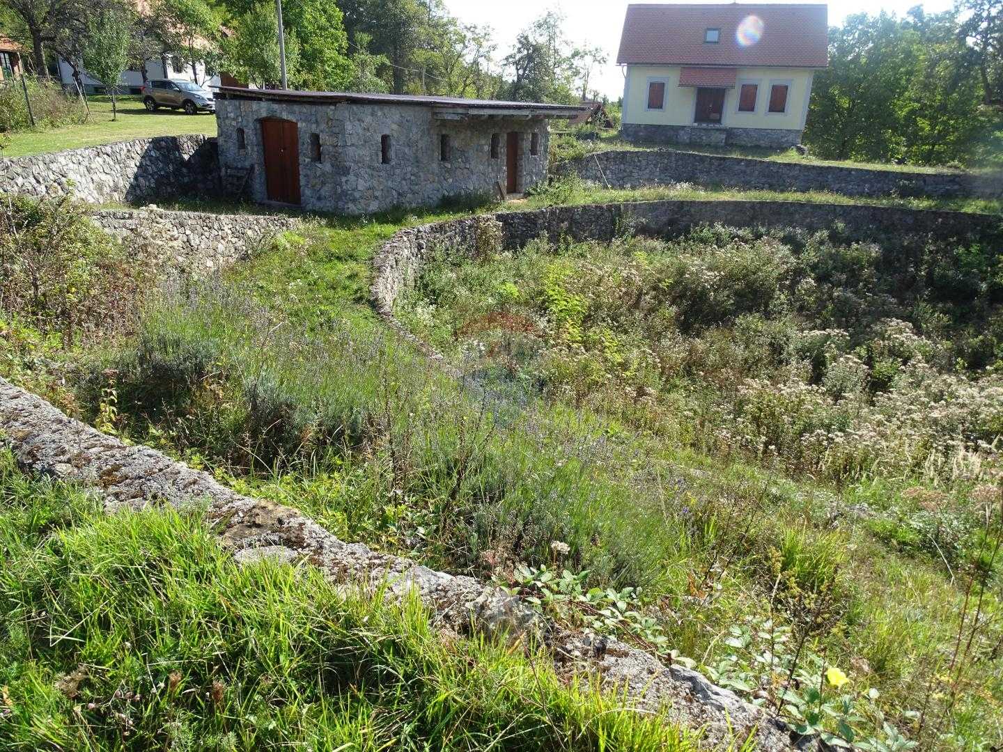 土地 在 Brod Moravice, Primorsko-goranska županija 12034900