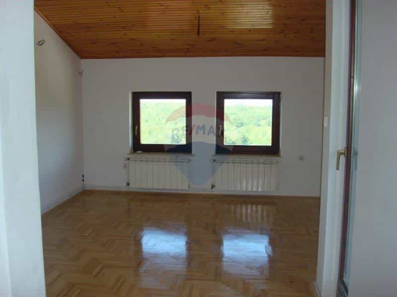 بيت في Rijeka, Primorsko-goranska županija 12034963