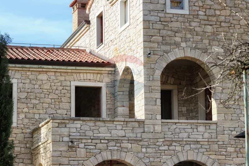 房子 在 Sveti Lovrec Pazenaticki, Istarska Zupanija 12034979