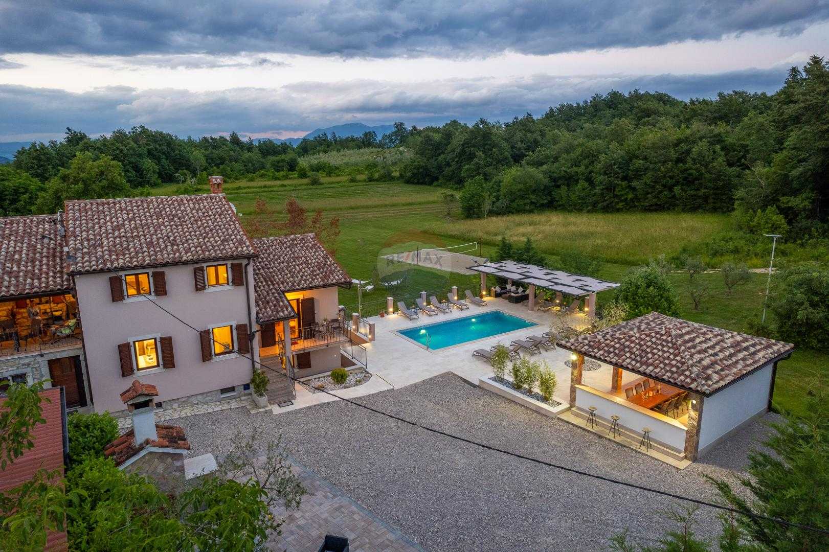 casa en Picán, Istarska Županija 12035006
