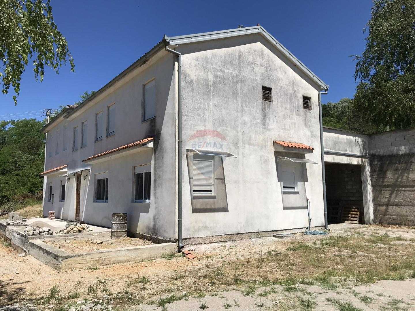 casa en Buzet, Istarska županija 12035058