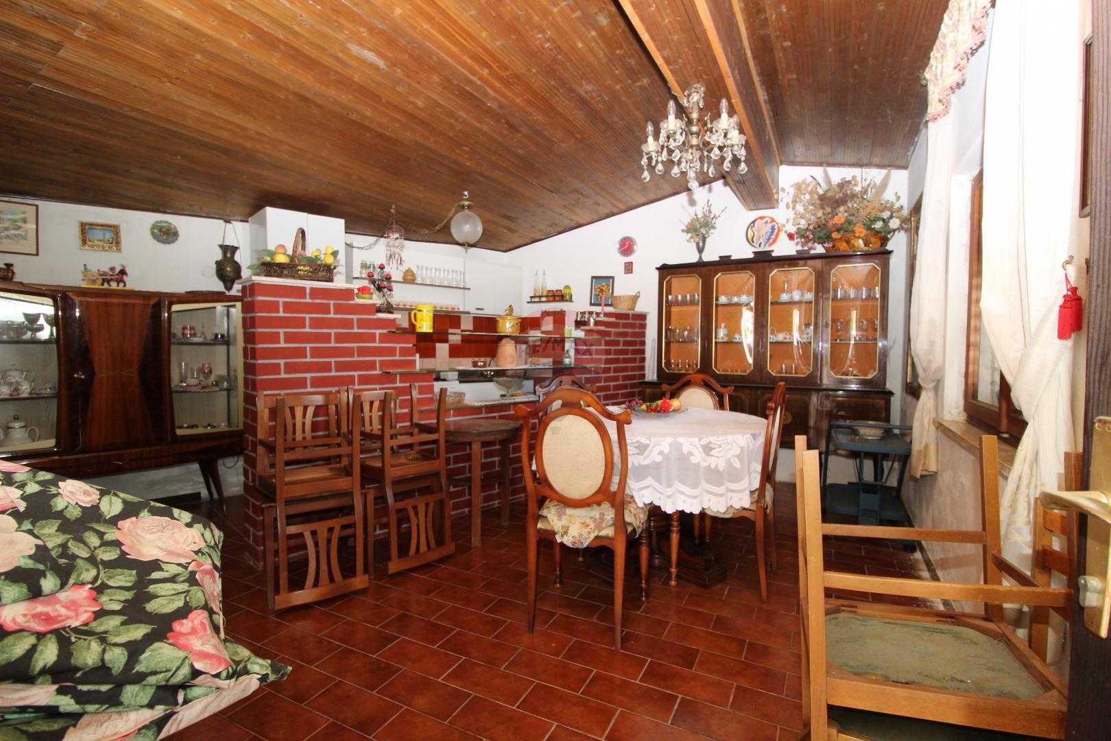 房子 在 Kringa, Istarska županija 12035062