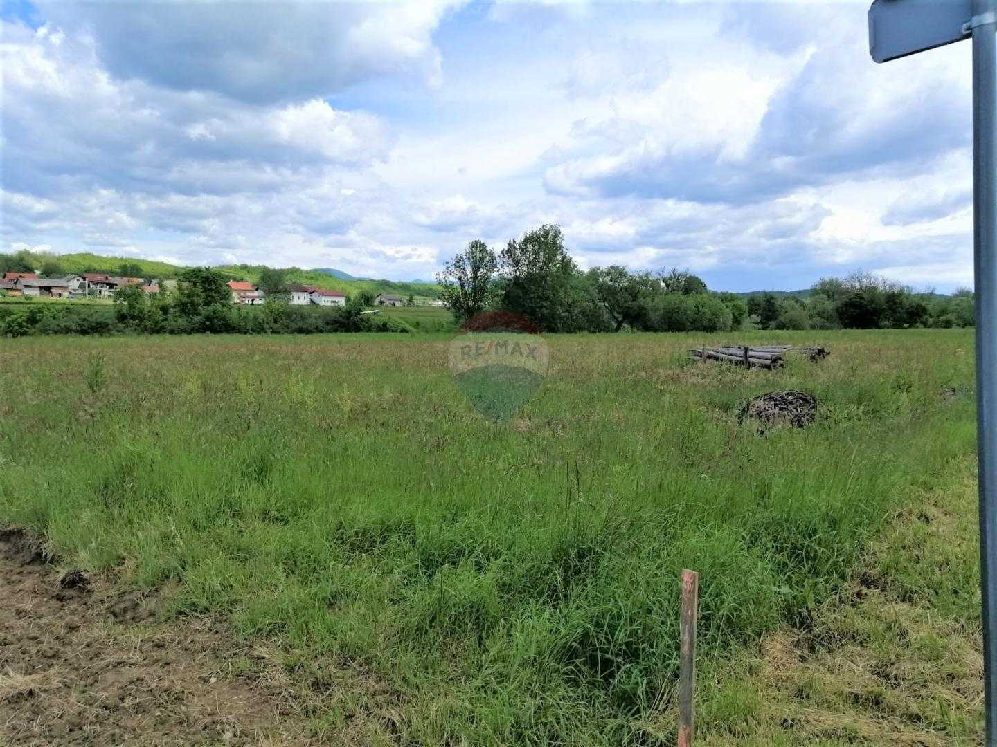 Land in Ozalj, Karlovacka Zupanija 12035175