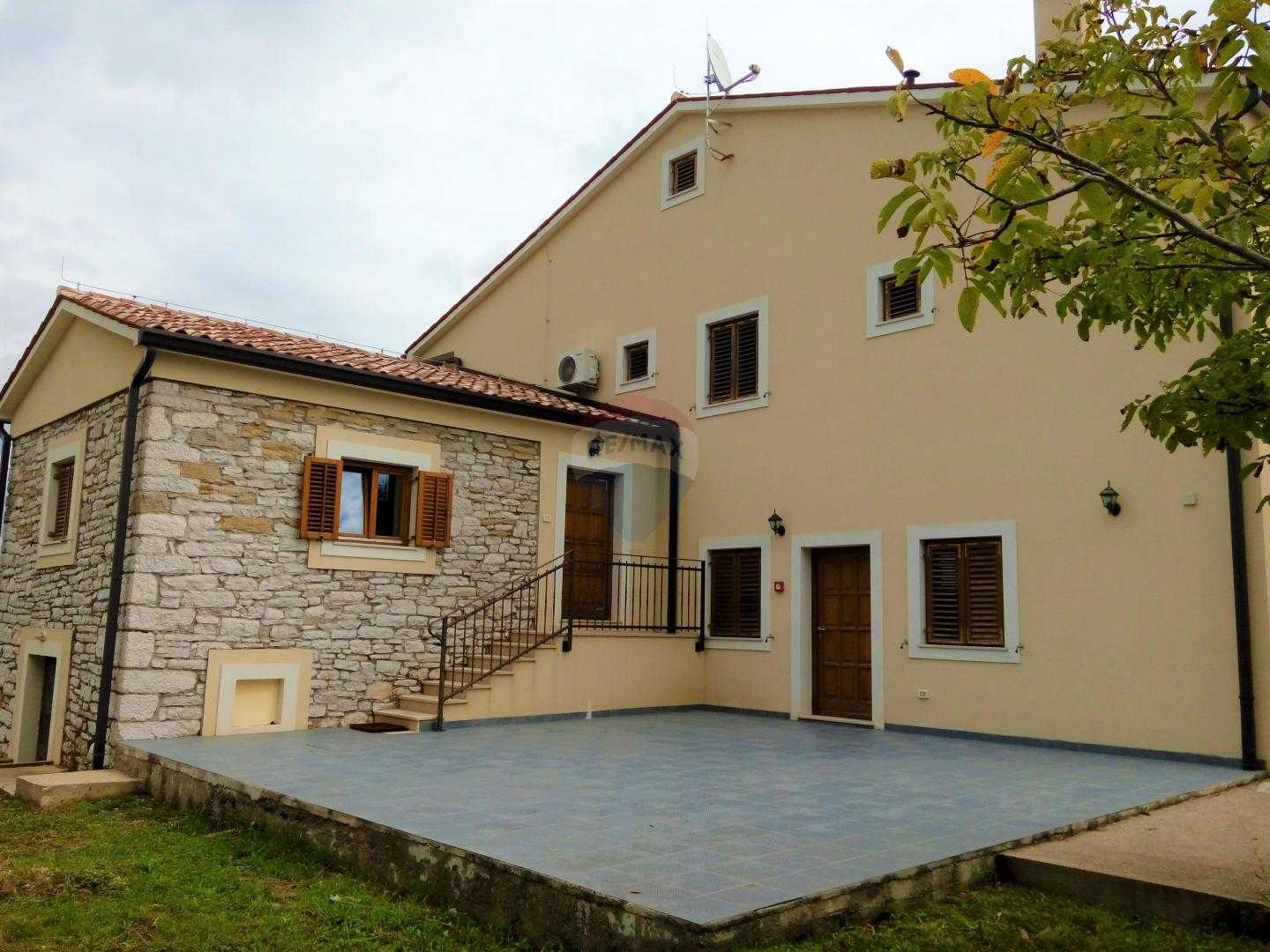 Rumah di Pazin, Istarska Zupanija 12035197