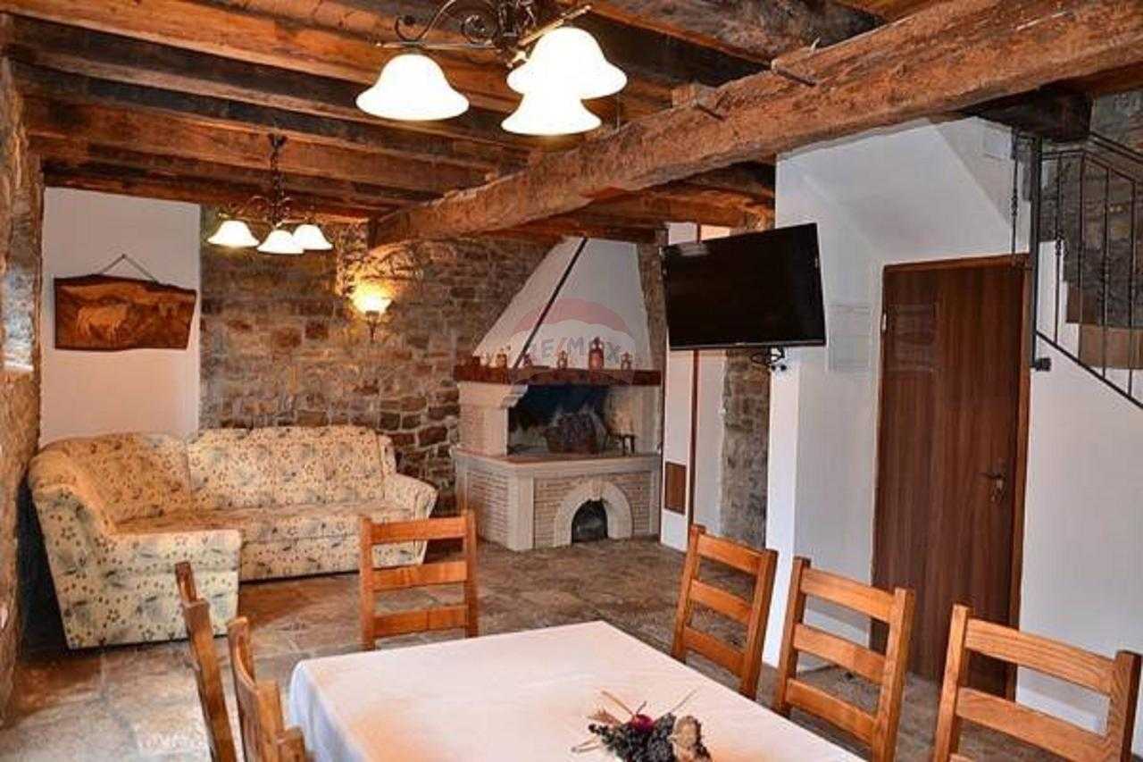Dom w Oprtalj, Istarska županija 12035219