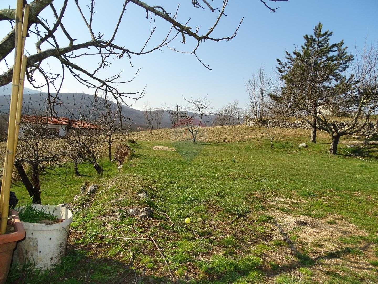 Terre dans Matulji, Primorsko-Goranska Zupanija 12035354