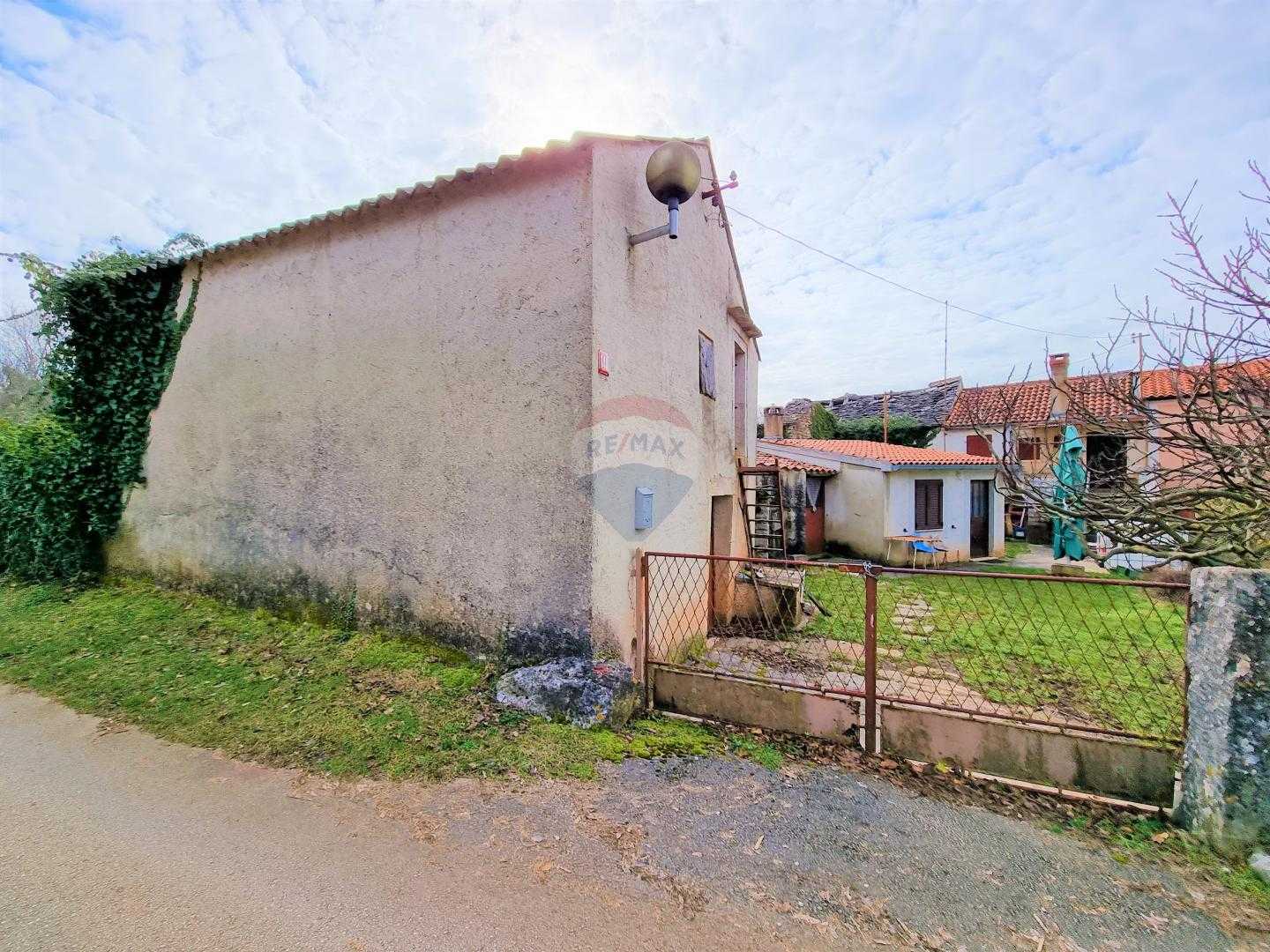casa en Sveti Petar u Sumi, Istarska Županija 12035405