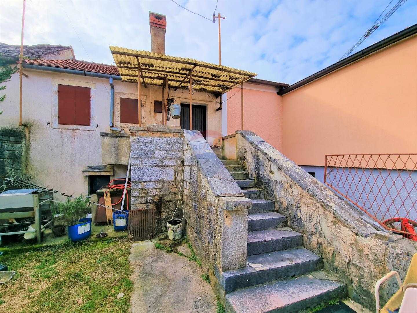 房子 在 Sveti Petar u Šumi, Istarska županija 12035405