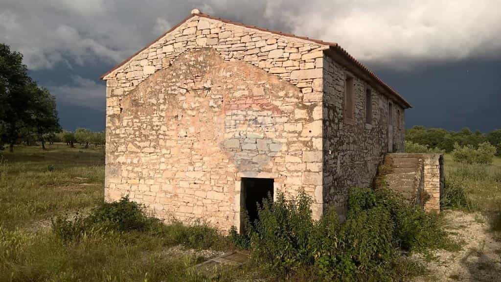 House in Tar, Istarska županija 12035479